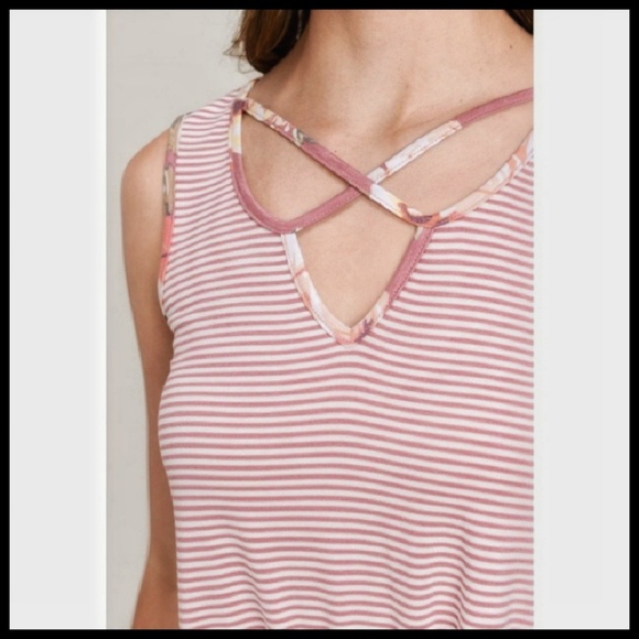 🍭Sale🍭 Last One! Stripe Floral Contrast Tank NWT - Picture 2 of 4